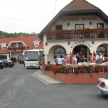 Готель Pannon Panzio Restaurant Поннонголма Екстер'єр фото