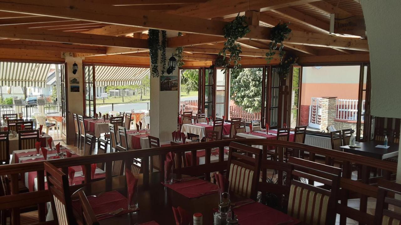 Готель Pannon Panzio Restaurant Поннонголма Екстер'єр фото