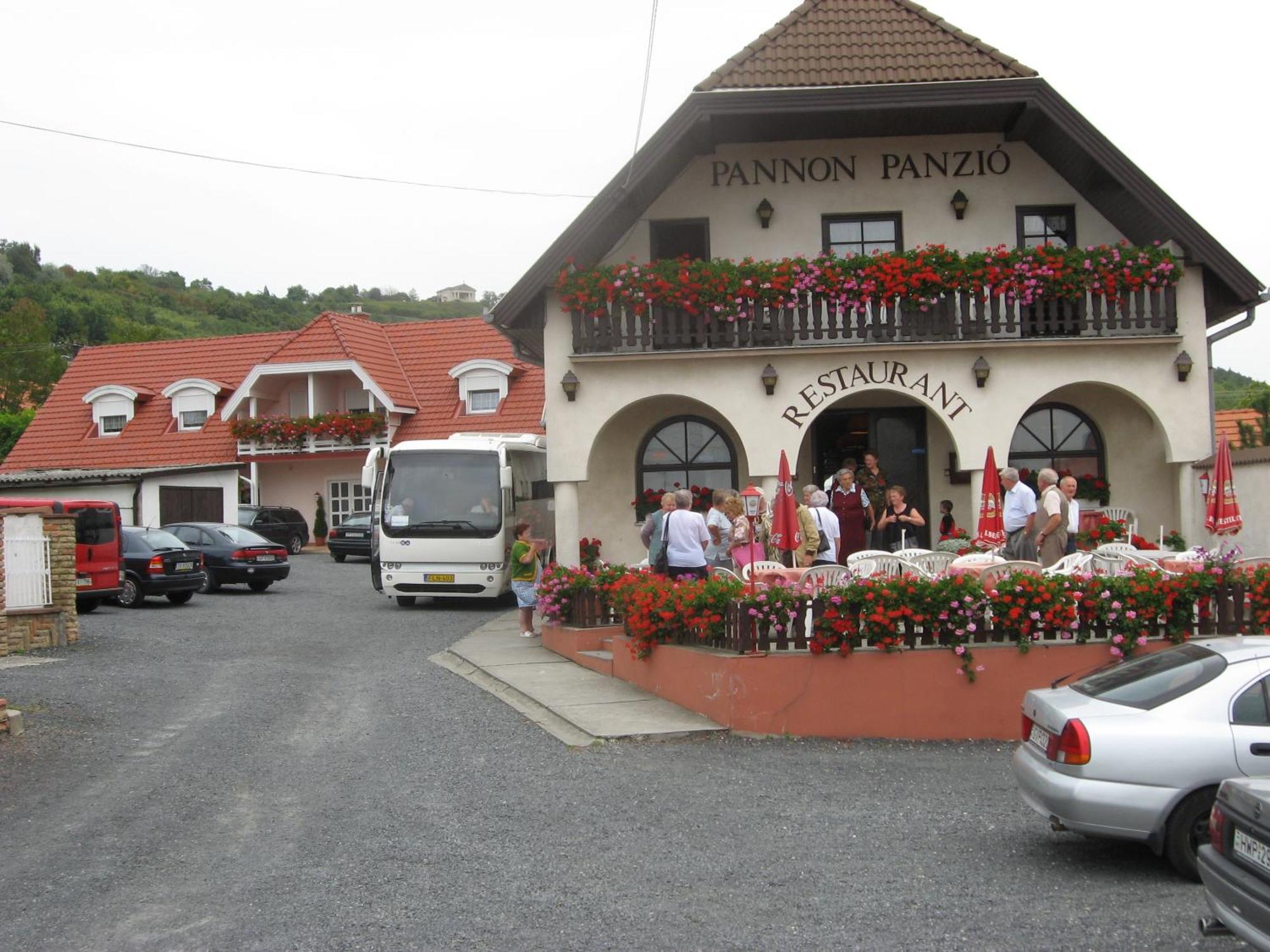 Готель Pannon Panzio Restaurant Поннонголма Екстер'єр фото