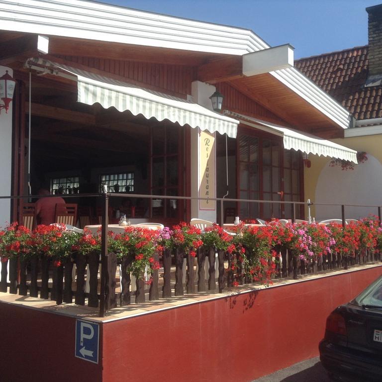 Готель Pannon Panzio Restaurant Поннонголма Екстер'єр фото